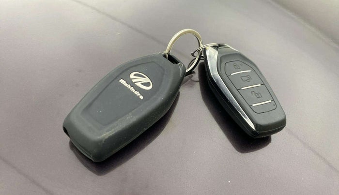 2015 Mahindra XUV500 W10, Diesel, Manual, 1,19,347 km, Key Close Up