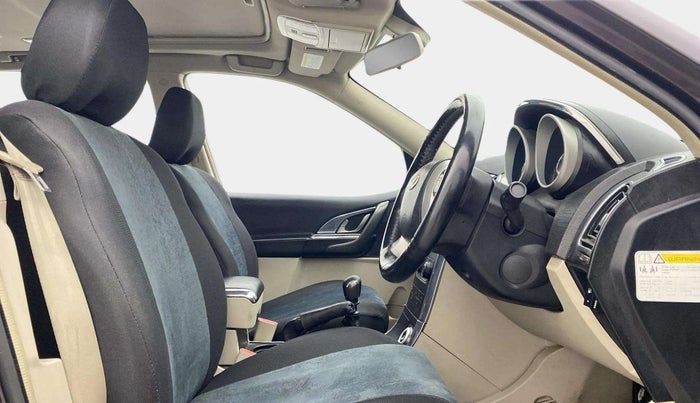 2015 Mahindra XUV500 W10, Diesel, Manual, 1,19,347 km, Right Side Front Door Cabin