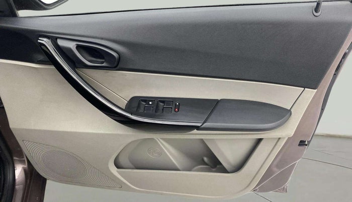 2018 Tata Tiago XT PETROL, Petrol, Manual, 26,198 km, Driver Side Door Panels Control