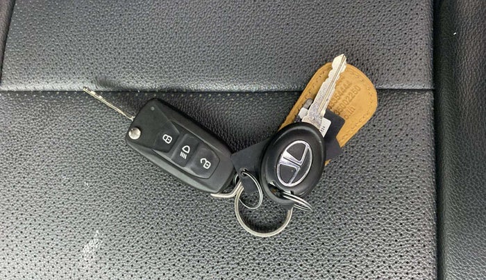 2018 Tata Tiago XT PETROL, Petrol, Manual, 26,198 km, Key Close Up