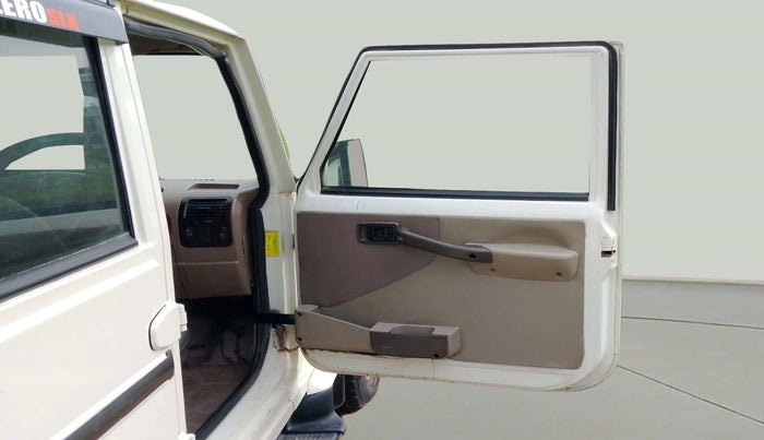 2019 Mahindra Bolero POWER PLUS SLX, CNG, Manual, 63,220 km, RHS Front Door