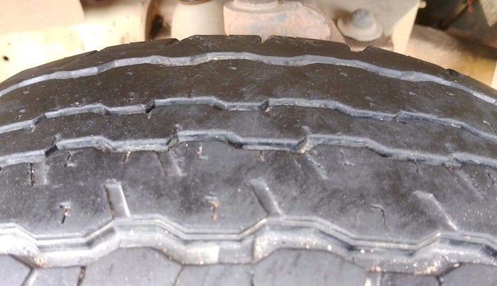 2019 Mahindra Bolero POWER PLUS SLX, CNG, Manual, 63,220 km, Left Front Tyre Tread