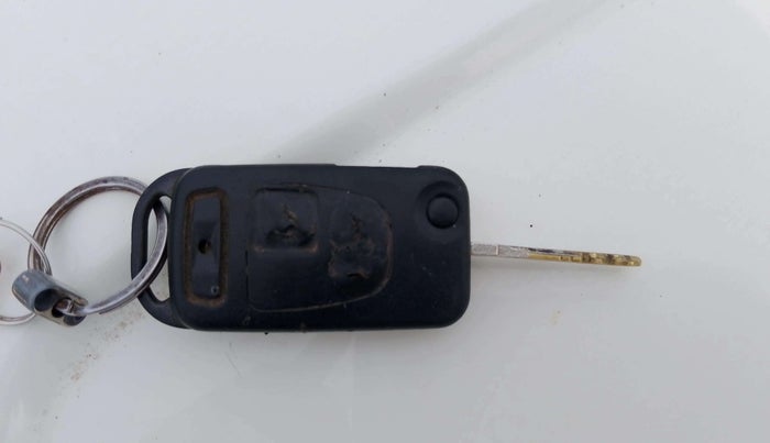 2019 Mahindra Bolero POWER PLUS SLX, CNG, Manual, 63,220 km, Key Close Up