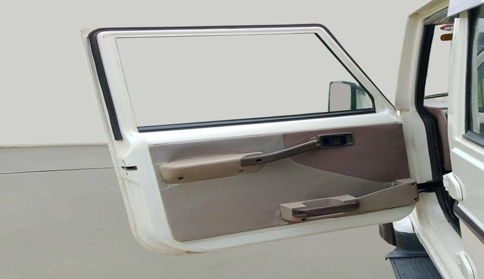 2019 Mahindra Bolero POWER PLUS SLX, CNG, Manual, 63,220 km, LHS Front Door