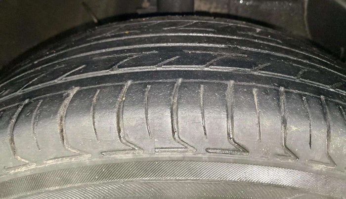 2021 Hyundai GRAND I10 NIOS SPORTZ 1.2 KAPPA VTVT, Petrol, Manual, 1,06,246 km, Right Front Tyre Tread