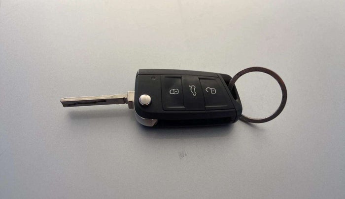 2023 Skoda KUSHAQ AMBITION 1.0L TSI MT, Petrol, Manual, 34,639 km, Key Close Up