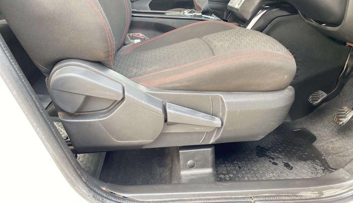 2022 Renault Kiger RXZ MT, Petrol, Manual, 57,842 km, Driver Side Adjustment Panel