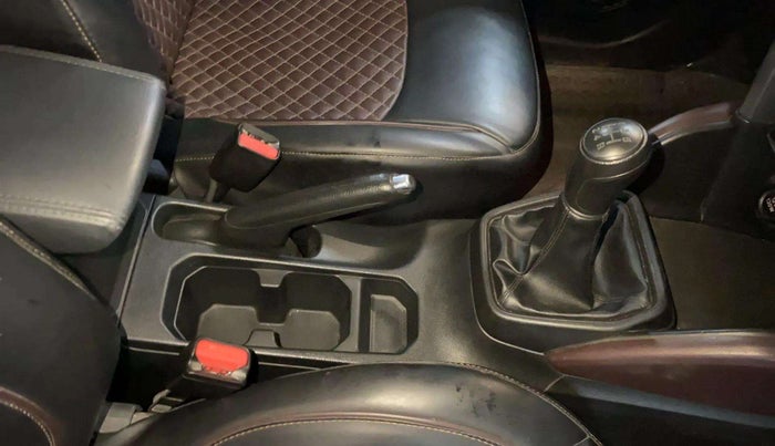 2024 Maruti Grand Vitara DELTA SMART HYBRID, Petrol, Manual, 22,523 km, Gear Lever