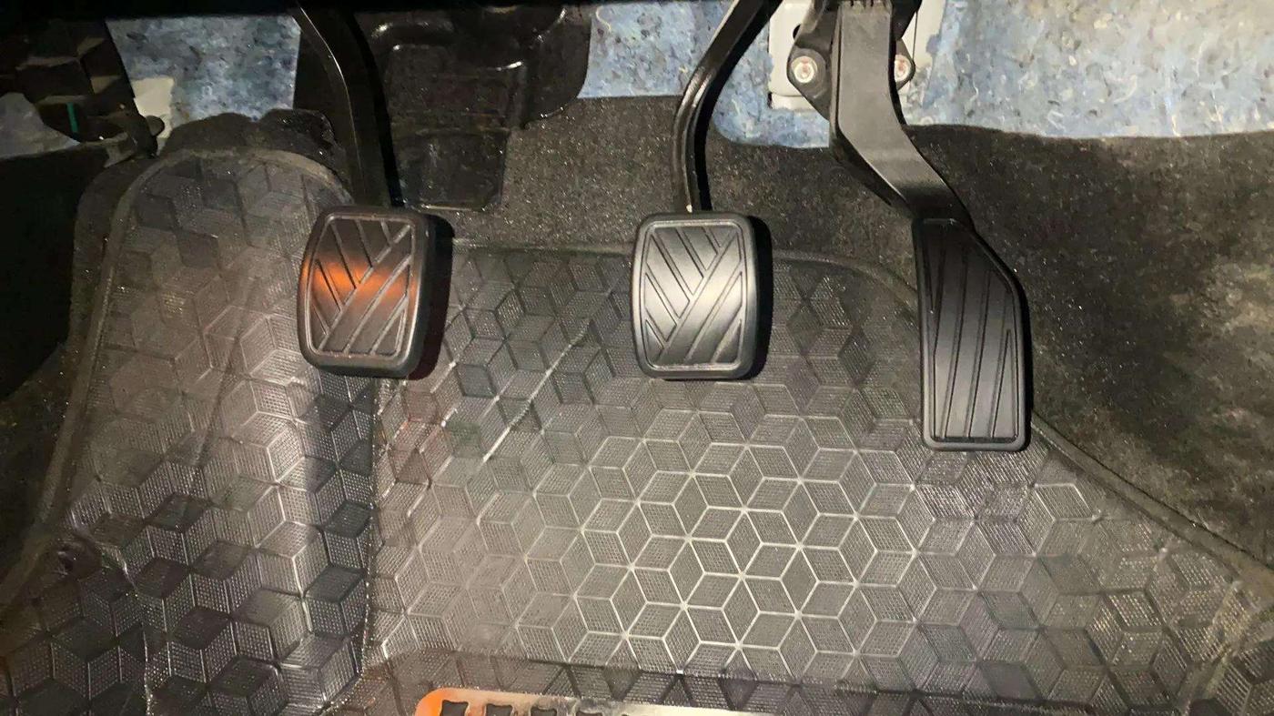 2024 Maruti Grand Vitara DELTA SMART HYBRID, Petrol, Manual, 22,857 km, Pedals