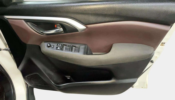 2024 Maruti Grand Vitara DELTA SMART HYBRID, Petrol, Manual, 22,523 km, Driver Side Door Panels Control
