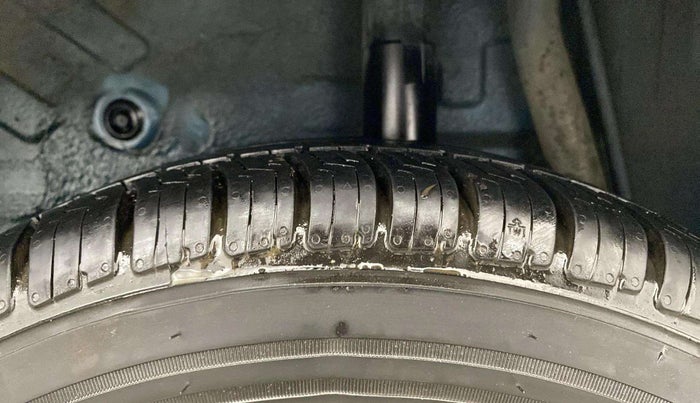 2015 Maruti Celerio VXI AMT, Petrol, Automatic, 38,151 km, Left Rear Tyre Tread