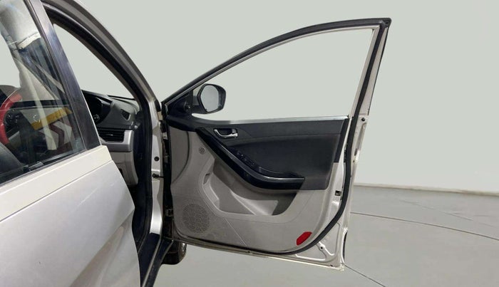 2019 Tata NEXON XZ PETROL, Petrol, Manual, 38,208 km, RHS Front Door