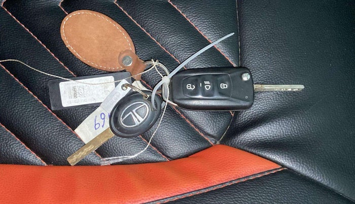 2019 Tata NEXON XZ PETROL, Petrol, Manual, 38,208 km, Key Close Up