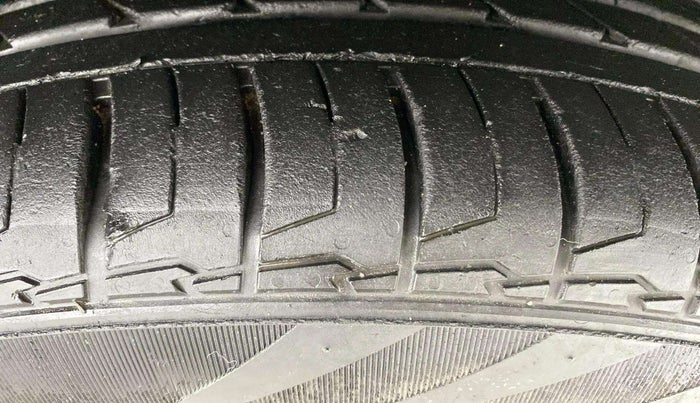 2021 MG HECTOR SHARP HYBRID 1.5 PETROL, Petrol, Manual, 60,541 km, Right Front Tyre Tread