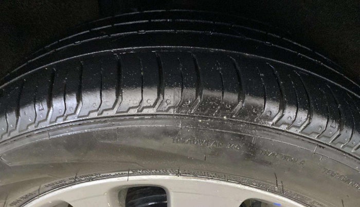 2016 Maruti Baleno ALPHA PETROL 1.2, Petrol, Manual, 98,680 km, Left Front Tyre Tread