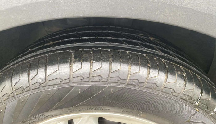 2016 Hyundai Creta SX PLUS 1.6 PETROL, Petrol, Manual, 1,17,492 km, Left Front Tyre Tread