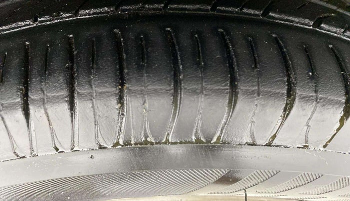 2013 Hyundai Santro Xing GLS, Petrol, Manual, 37,597 km, Left Front Tyre Tread