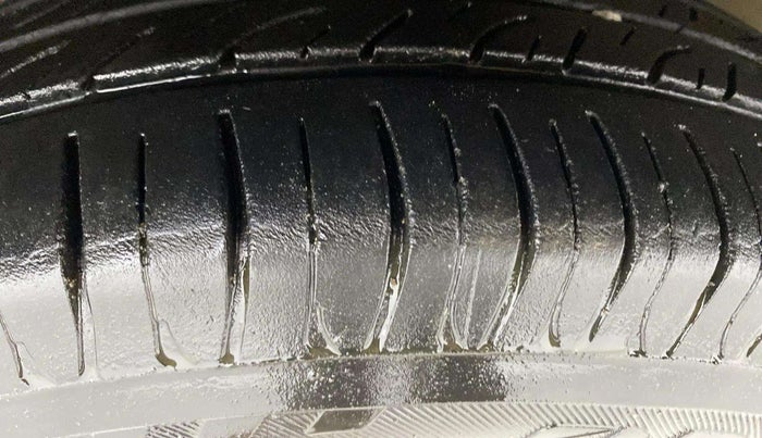 2013 Hyundai Santro Xing GLS, Petrol, Manual, 37,597 km, Right Front Tyre Tread