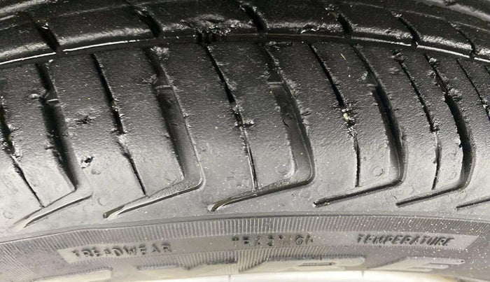 2016 Renault Kwid RXT 0.8, Petrol, Manual, 31,849 km, Left Front Tyre Tread