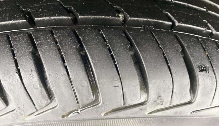 2016 Renault Kwid RXT 0.8, Petrol, Manual, 31,849 km, Right Rear Tyre Tread