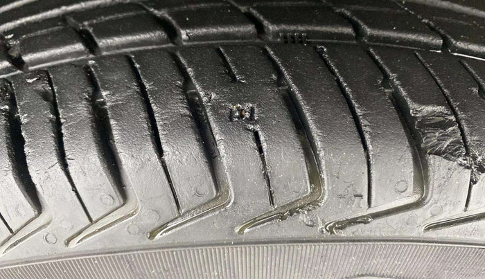 2016 Renault Kwid RXT 0.8, Petrol, Manual, 31,849 km, Right Front Tyre Tread