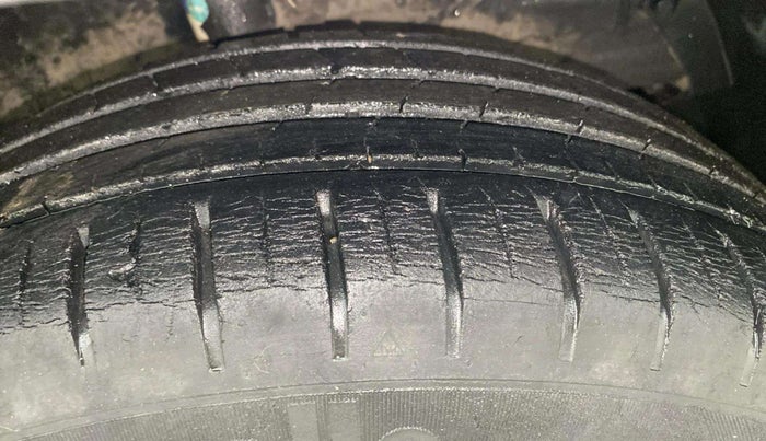 2019 Toyota Glanza V, Petrol, Manual, 35,813 km, Right Front Tyre Tread
