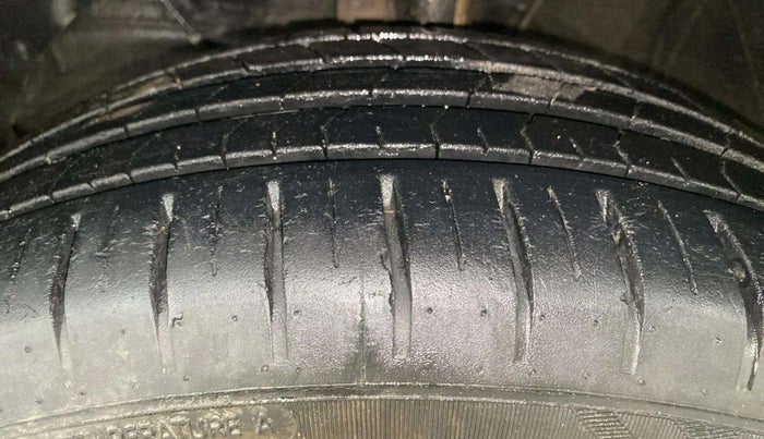2019 Toyota Glanza V, Petrol, Manual, 35,813 km, Left Front Tyre Tread