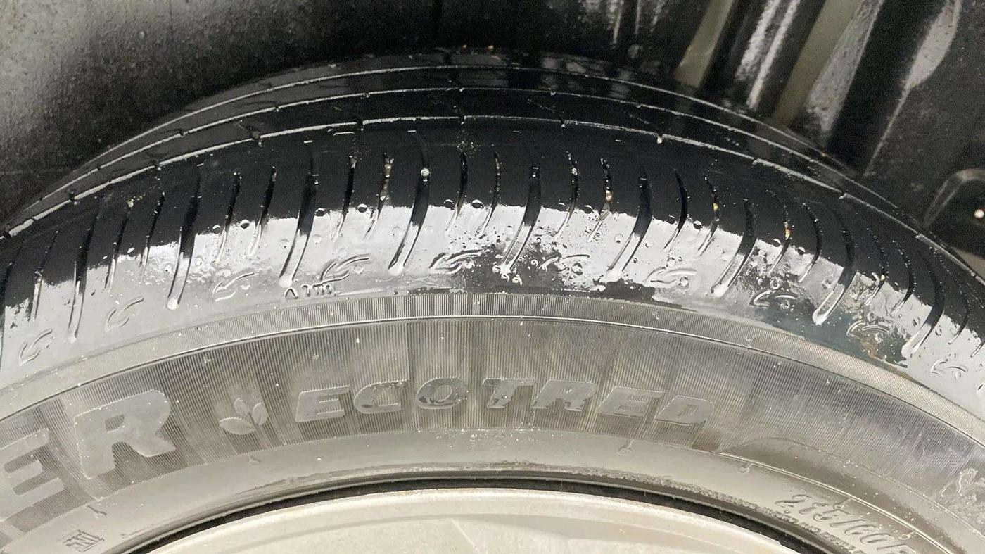 2022 Maruti BREZZA VXI SMART HYBRID, Petrol, Manual, 39,637 km, Left Rear Tyre Tread