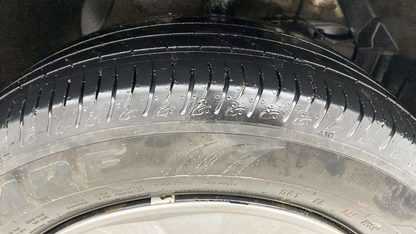 2022 Maruti BREZZA VXI SMART HYBRID, Petrol, Manual, 39,637 km, Right Front Tyre Tread