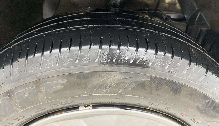 2022 Maruti BREZZA VXI SMART HYBRID, Petrol, Manual, 39,637 km, Right Front Tyre Tread