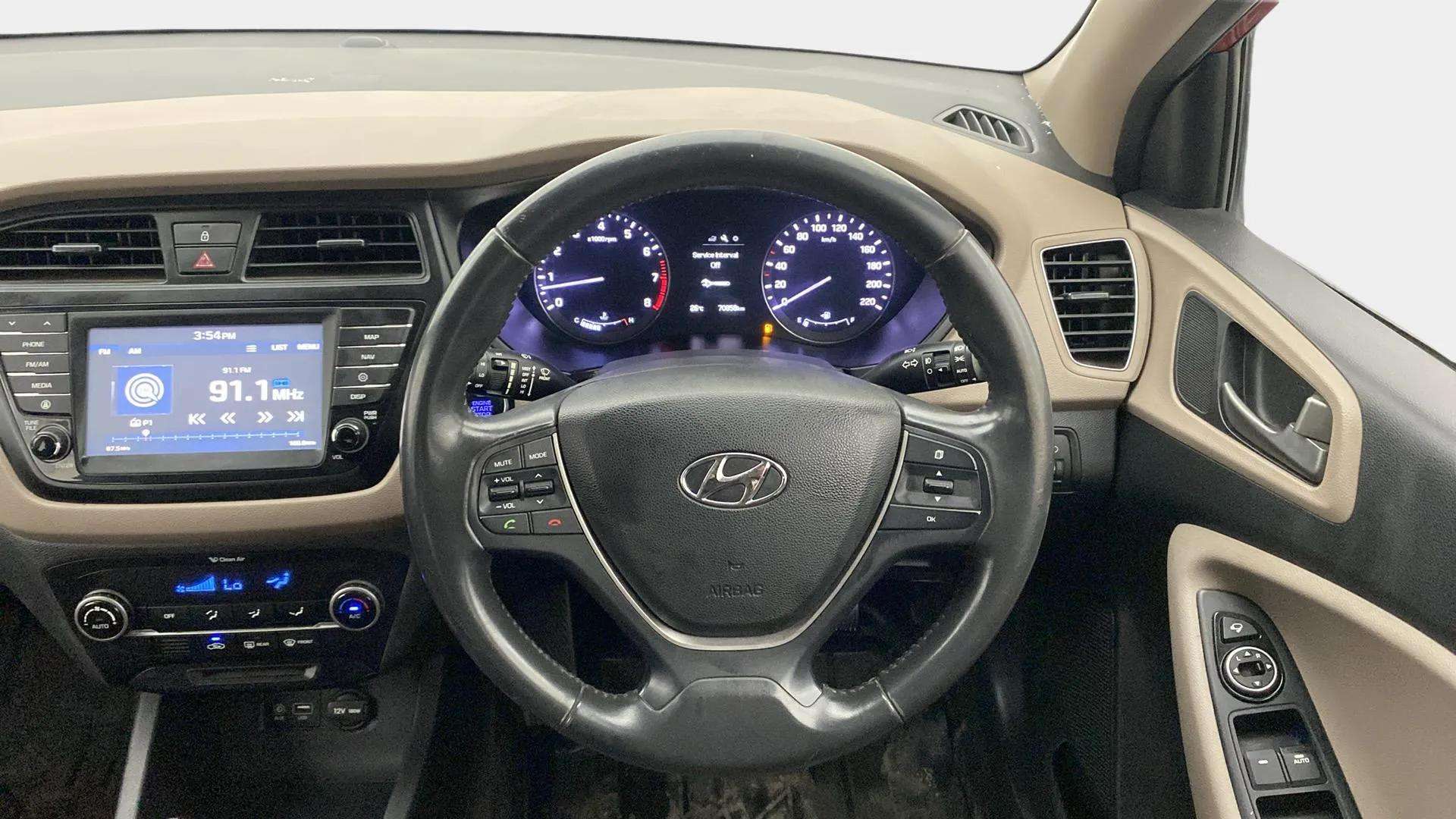 Steering-wheel-close-up-29