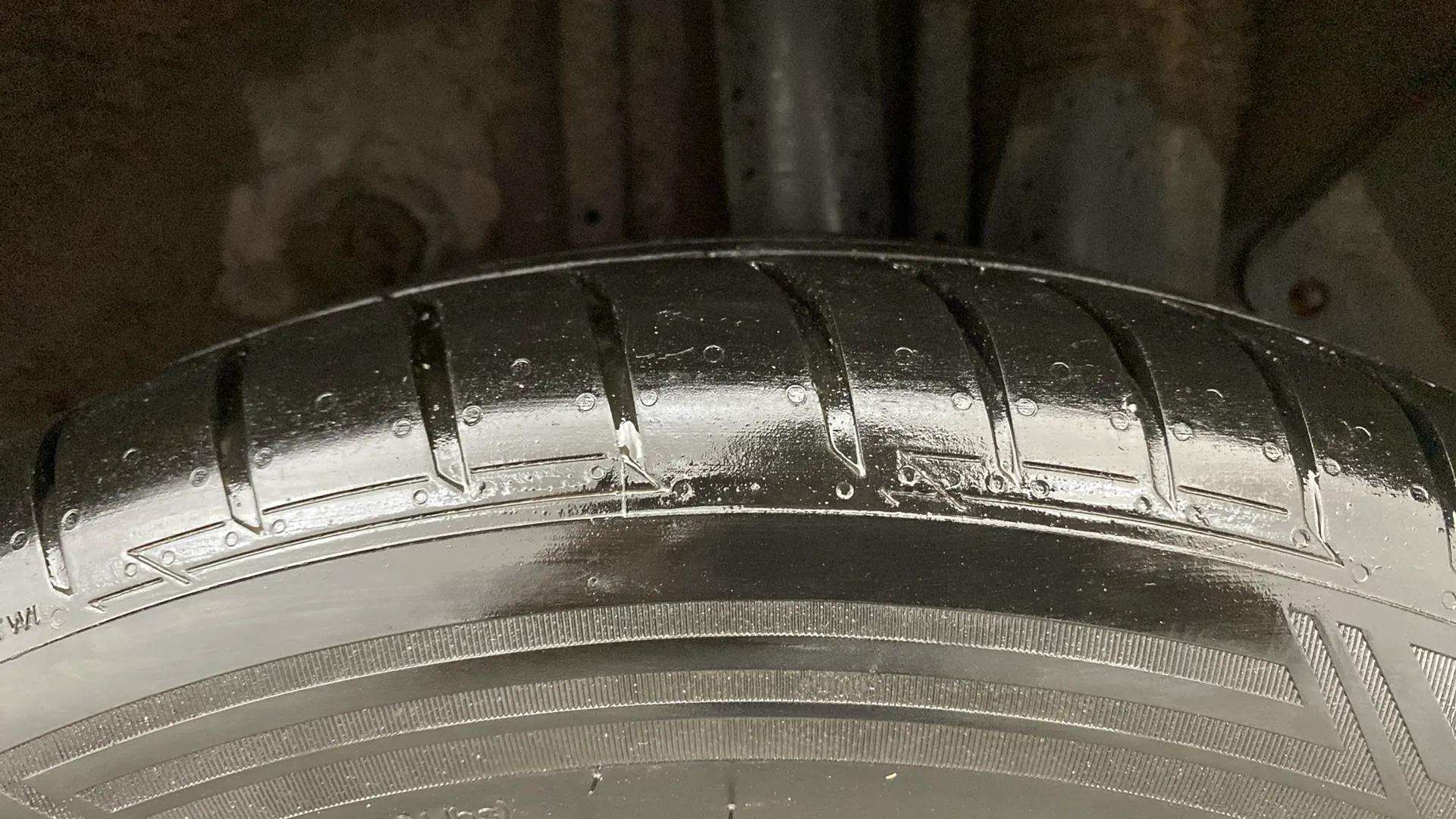 LHS-Rear-Tyre-Tread-21
