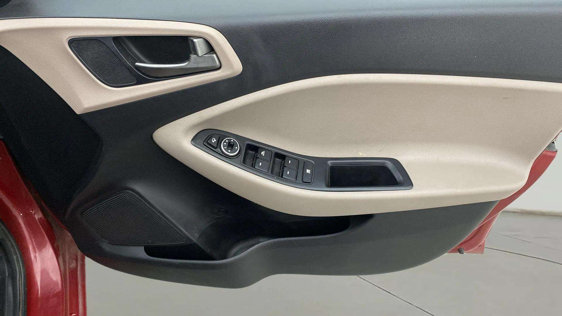 Driver-side-door-panel-control-39