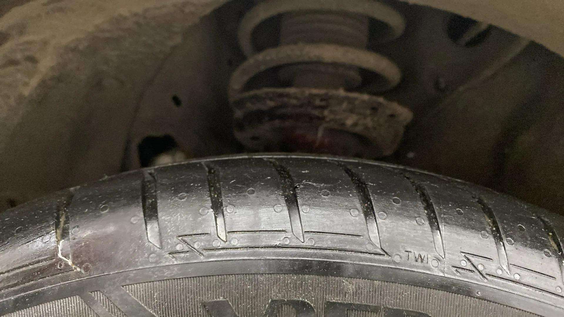 LHS-Front-Tyre-Tread-20