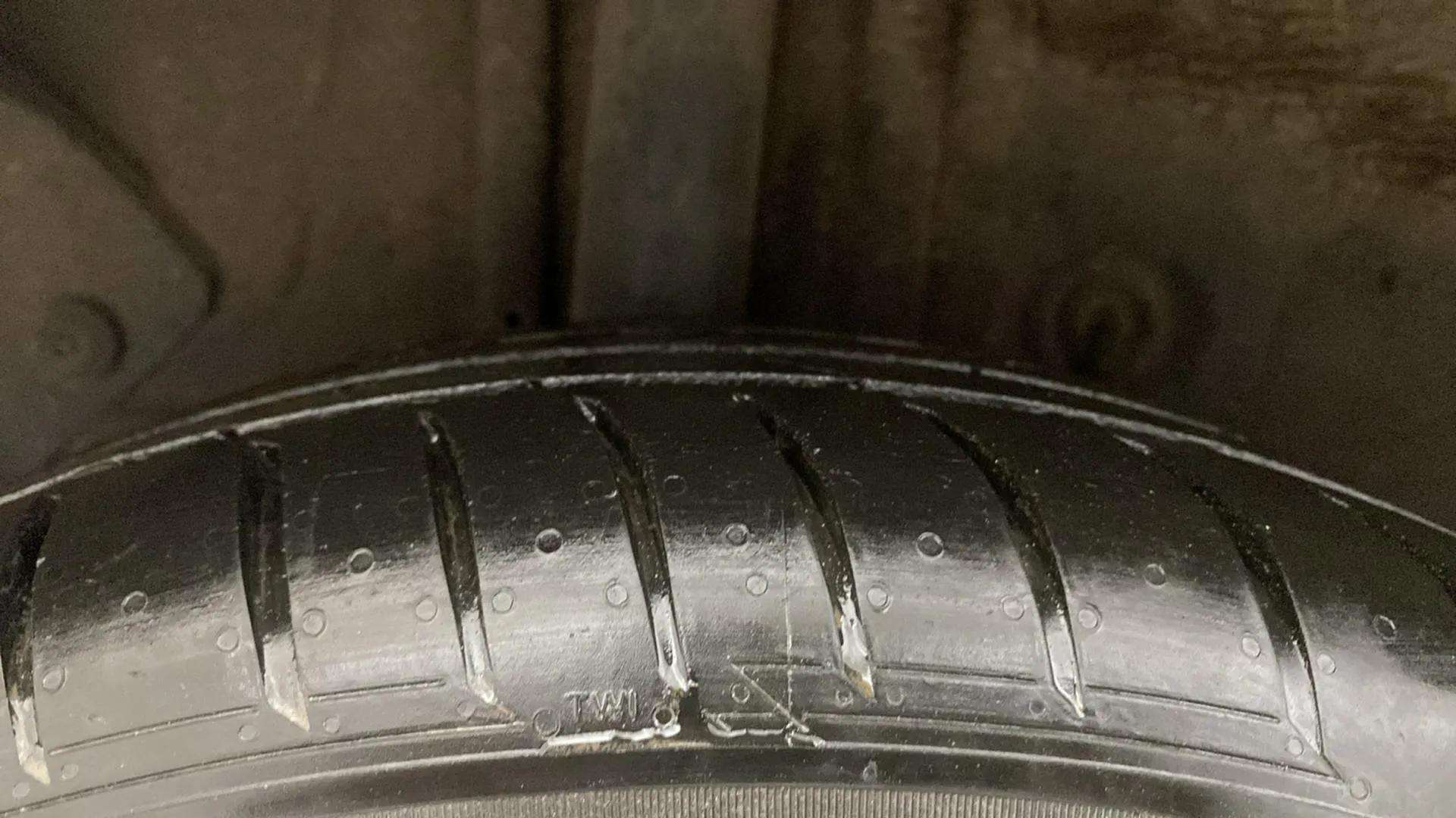 RHS-Rear-Tyre-Tread-19