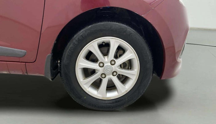 2016 Hyundai Grand i10 ASTA AT 1.2 KAPPA VTVT, Petrol, Automatic, 1,00,221 km, Right Front Wheel