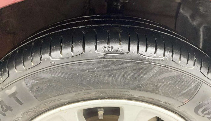 2016 Hyundai Grand i10 ASTA AT 1.2 KAPPA VTVT, Petrol, Automatic, 1,00,221 km, Left Front Tyre Tread