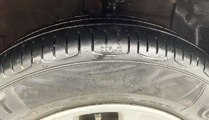 2016 Hyundai Grand i10 ASTA AT 1.2 KAPPA VTVT, Petrol, Automatic, 1,00,221 km, Right Front Tyre Tread