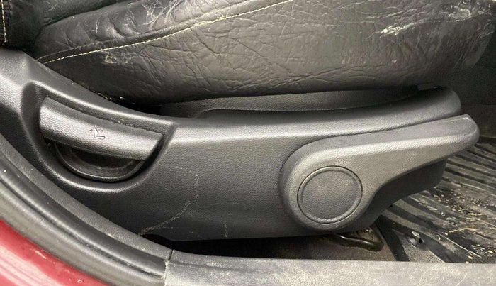 2016 Hyundai Grand i10 ASTA AT 1.2 KAPPA VTVT, Petrol, Automatic, 1,00,221 km, Driver Side Adjustment Panel