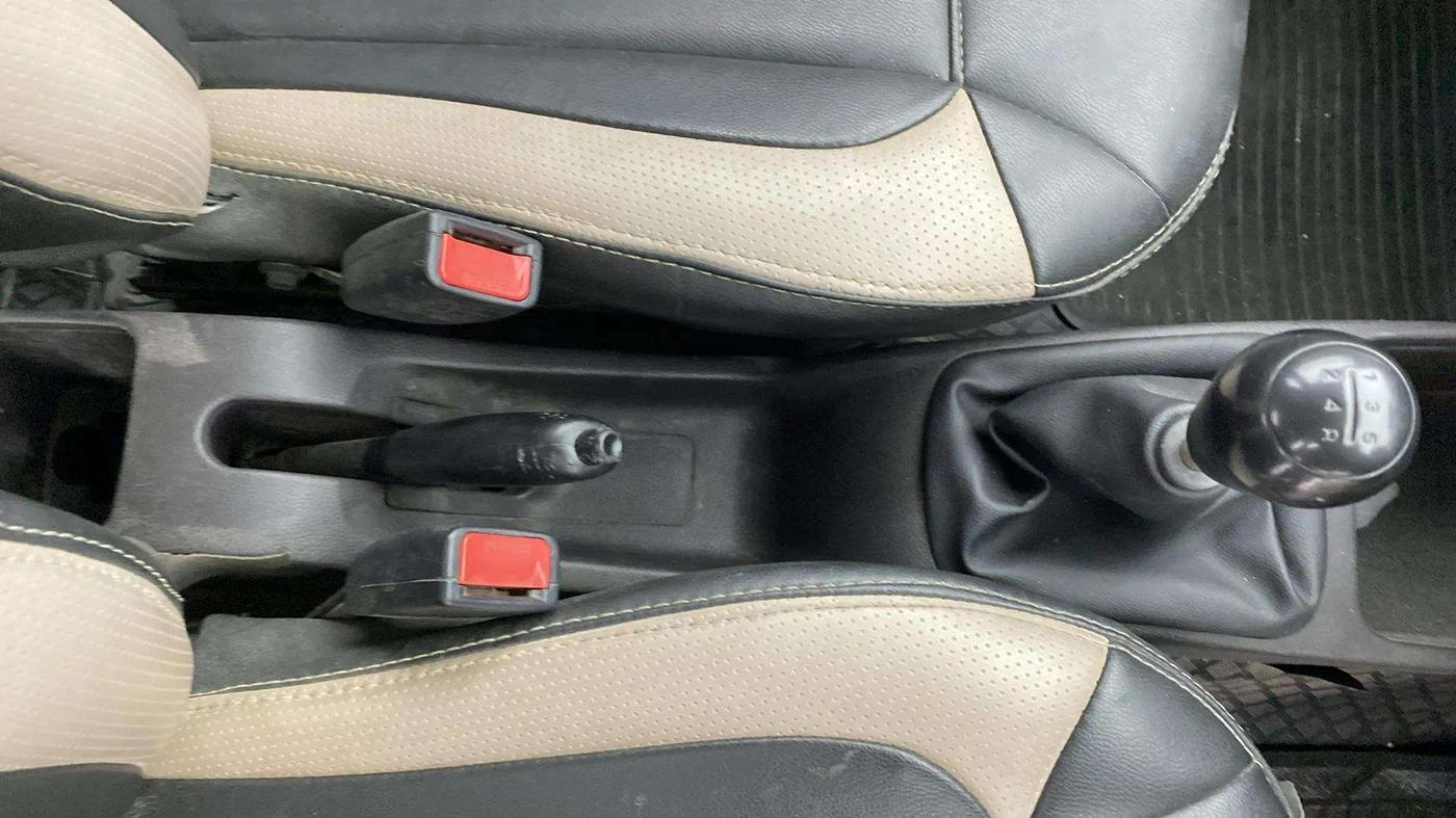2013 Hyundai Eon MAGNA +, Petrol, Manual, 77,275 km, Gear Lever