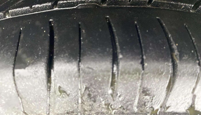2013 Hyundai Eon MAGNA +, Petrol, Manual, 77,275 km, Left Front Tyre Tread