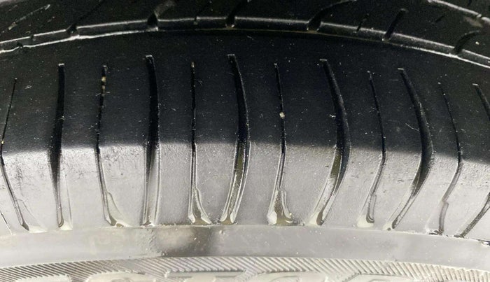 2013 Hyundai Eon MAGNA +, Petrol, Manual, 77,275 km, Left Rear Tyre Tread