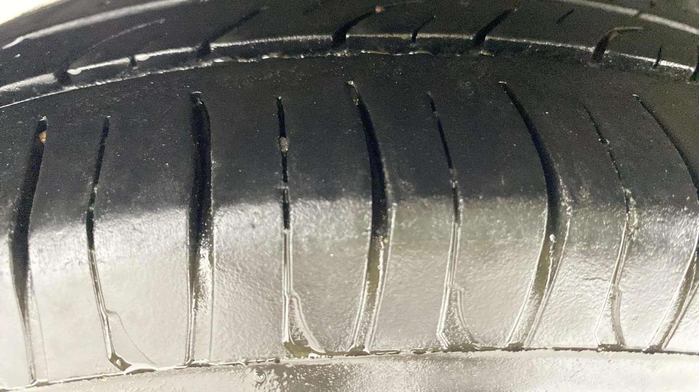 2013 Hyundai Eon MAGNA +, Petrol, Manual, 77,275 km, Right Rear Tyre Tread