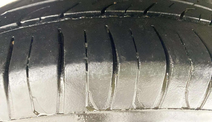 2013 Hyundai Eon MAGNA +, Petrol, Manual, 77,275 km, Right Rear Tyre Tread