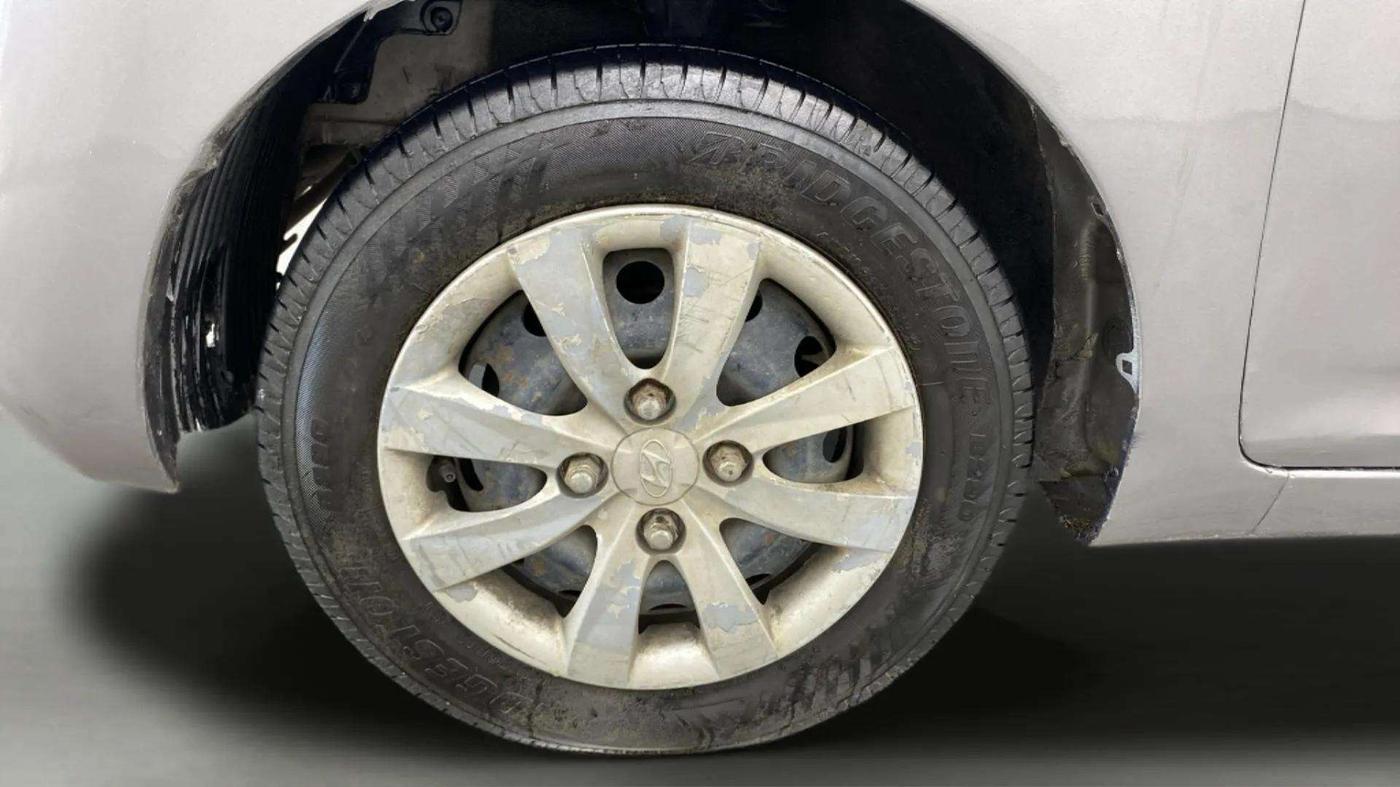 2013 Hyundai Eon MAGNA +, Petrol, Manual, 77,275 km, Left Front Wheel