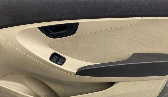2013 Hyundai Eon MAGNA +, Petrol, Manual, 77,275 km, Driver Side Door Panels Control