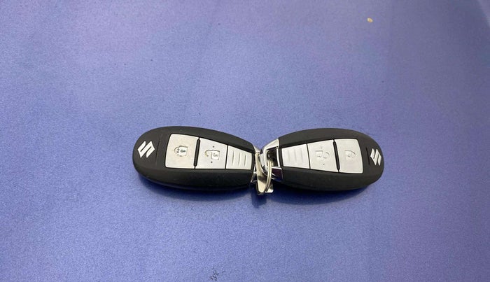 2017 Maruti Baleno ZETA PETROL 1.2, Petrol, Manual, 76,568 km, Key Close Up