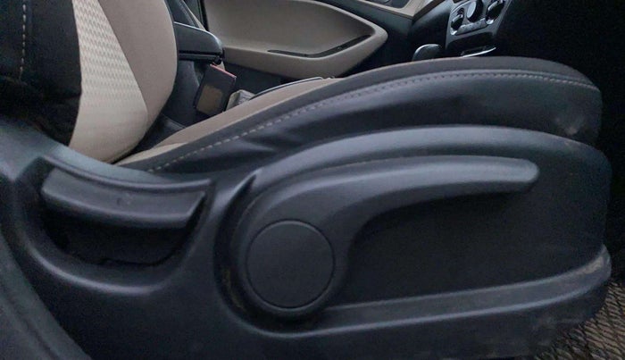 2019 Hyundai Elite i20 SPORTZ PLUS  1.2 CVT, Petrol, Automatic, 25,536 km, Driver Side Adjustment Panel