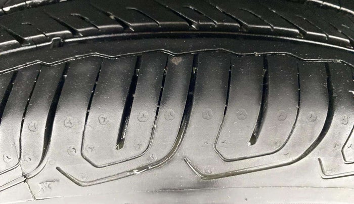 2021 Skoda KUSHAQ AMBITION 1.0L TSI AT, Petrol, Automatic, 23,166 km, Right Rear Tyre Tread