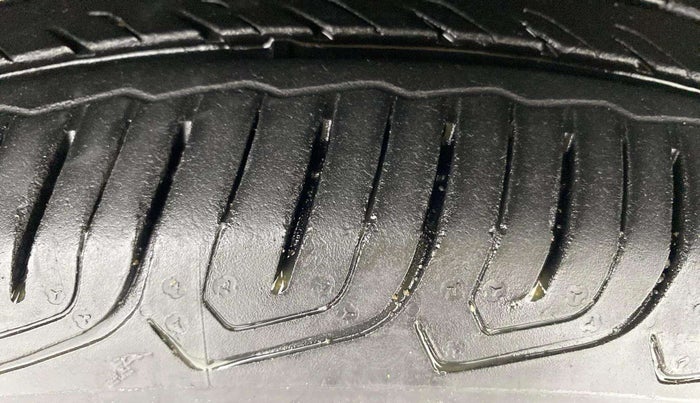 2021 Skoda KUSHAQ AMBITION 1.0L TSI AT, Petrol, Automatic, 23,166 km, Right Front Tyre Tread